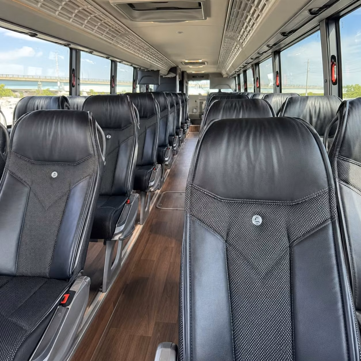 charter buses and party buses to the oncenter war memorial arena in downtown syracuse